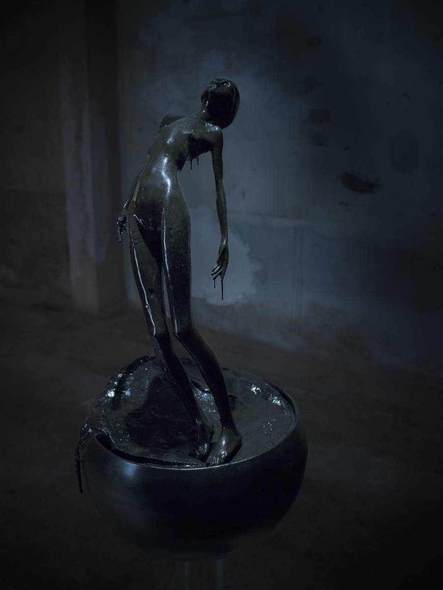 Vuoto, Mood, 2010-2011, resina, silicone,  ossidi naturali, 100 x 40 x 40 cm.